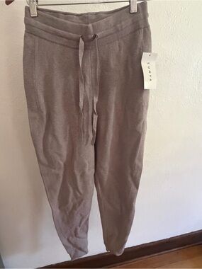 Lunya 100% Silk Jogger Pants Women’s XS Taupe Khaki Lounge Pants NWT